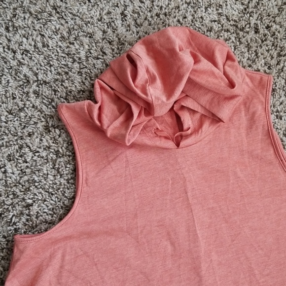Cute sleeveless hoodie. - Picture 2 of 4